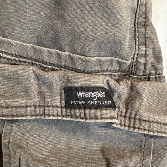 Wrangler Mens Shorts Sz 38 Outdoor Comfort Stretch Waist‎ Green Cargo Pockets - Picture 3 of 5